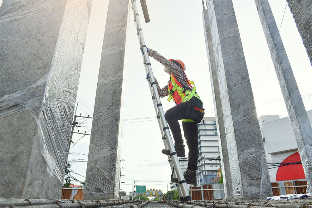 how to foot a ladder