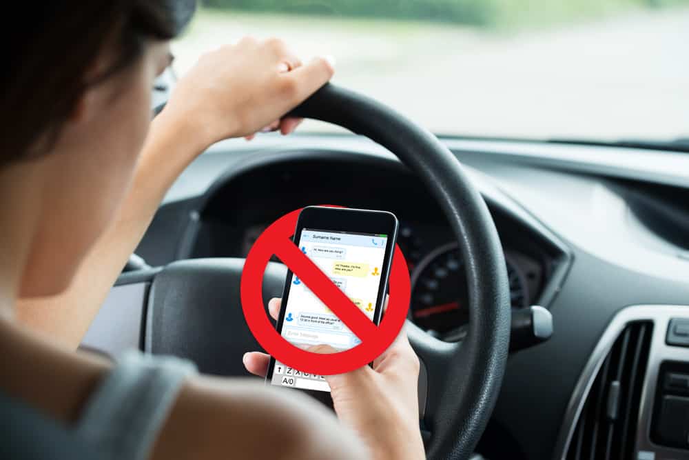 laws on using a phone while driving